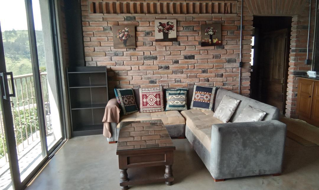 16. Living Shama #4 SHOWCASE