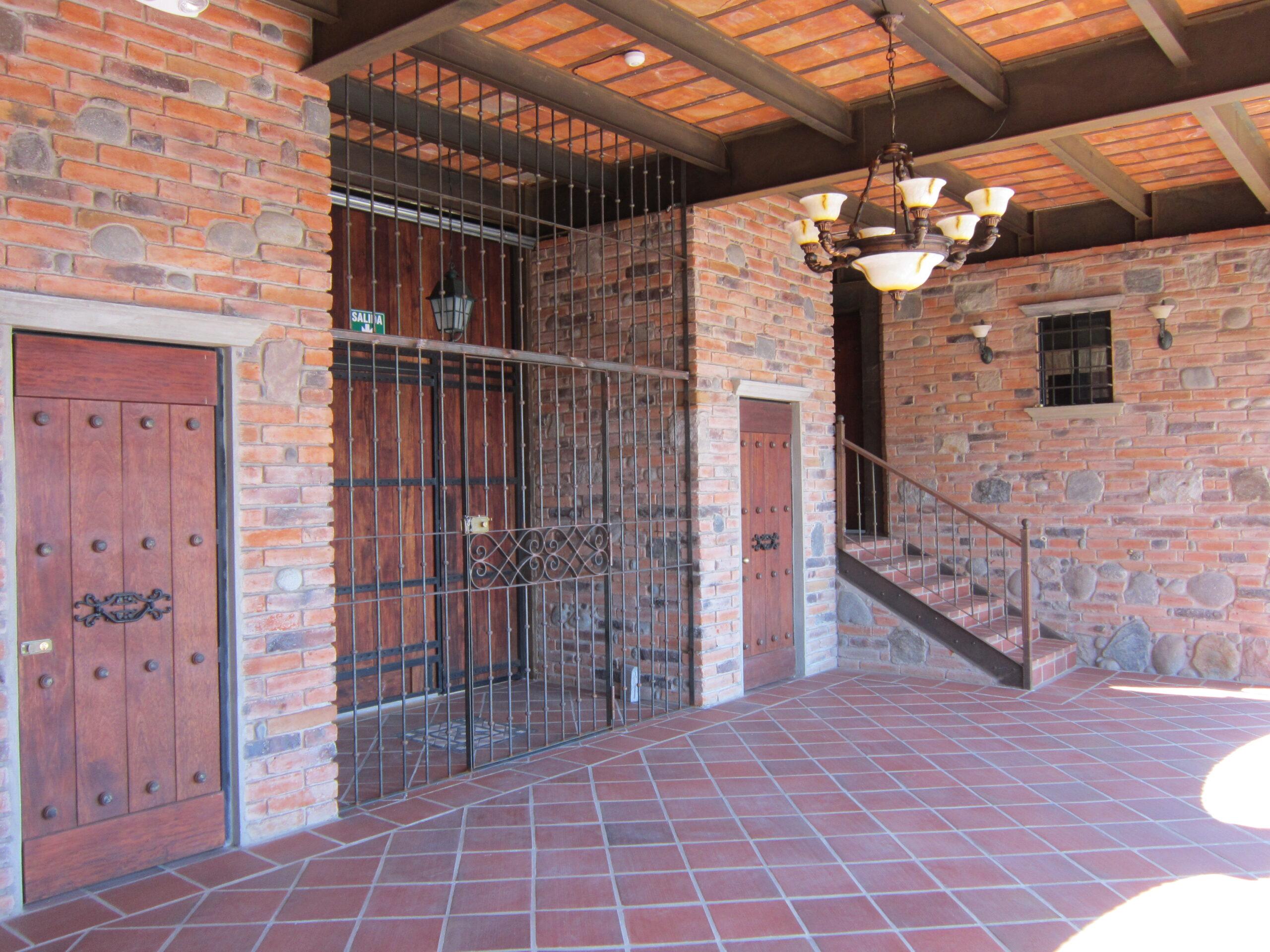 18. Lobby 1 SHOWCASE